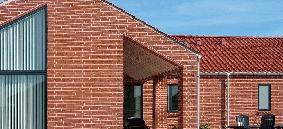 Облицовочный кирпич ручной формовки RT 307 HF Rot Handstrichziegel, VMz полнотелый, Randers Tegl